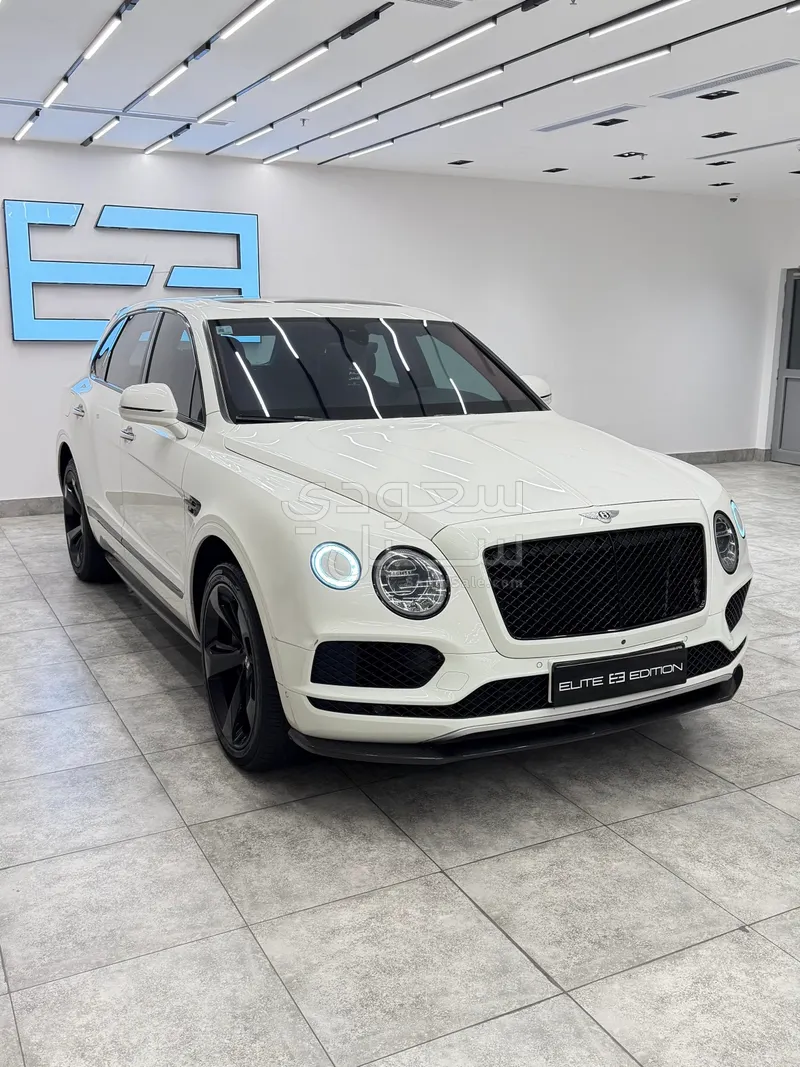 2018 بنتلي بنتايجا الاصدار الاسود