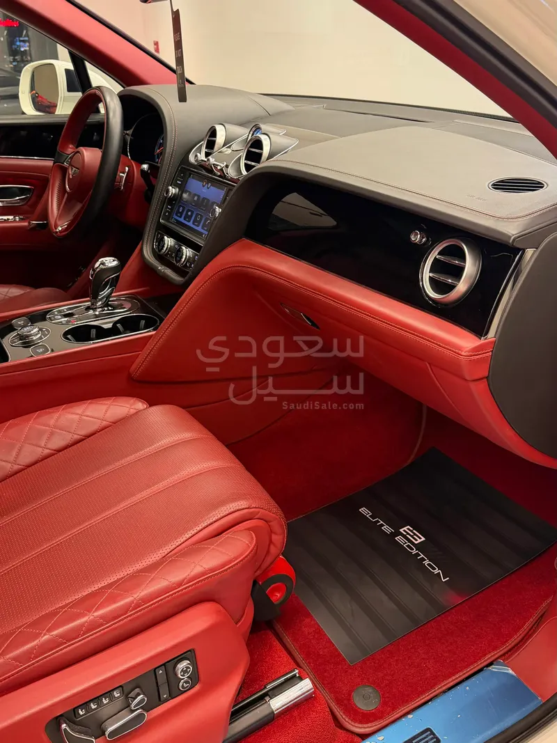 2018 بنتلي بنتايجا الاصدار الاسود