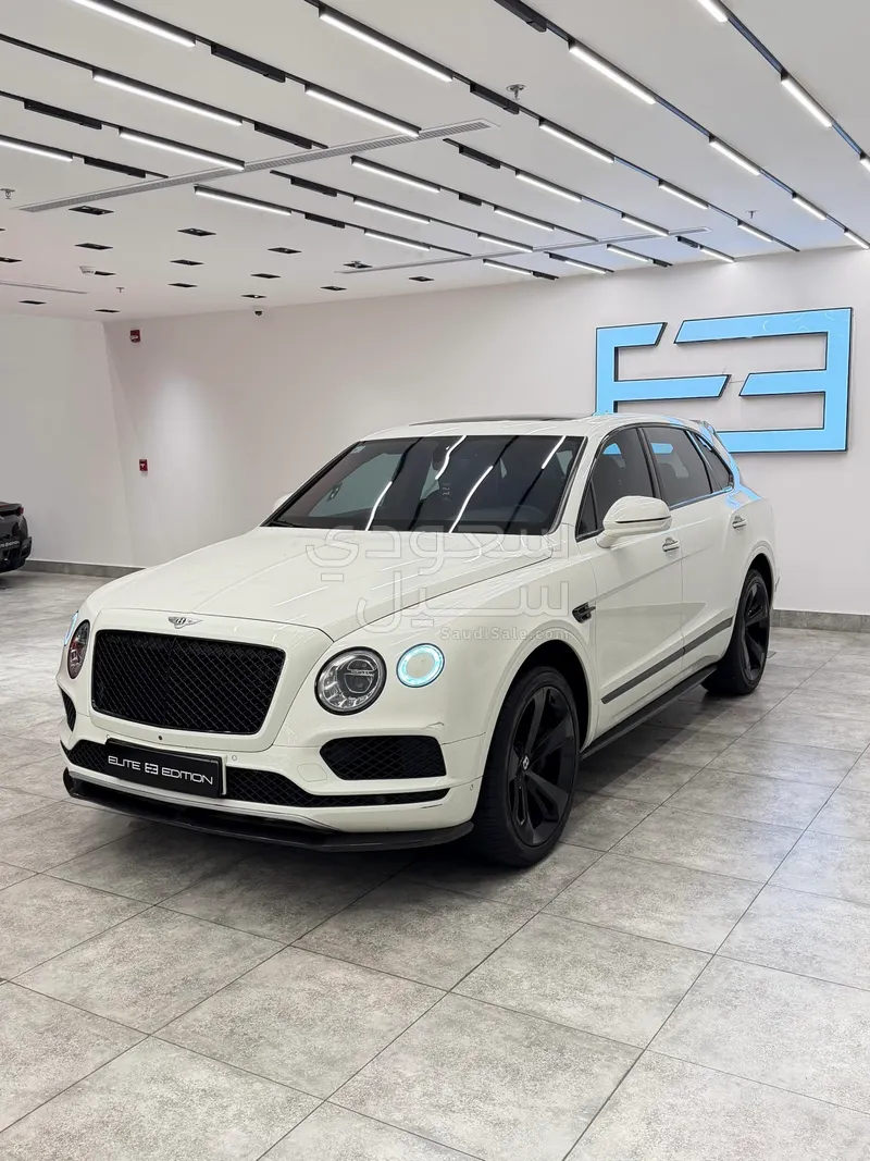 2018 بنتلي بنتايجا الاصدار الاسود