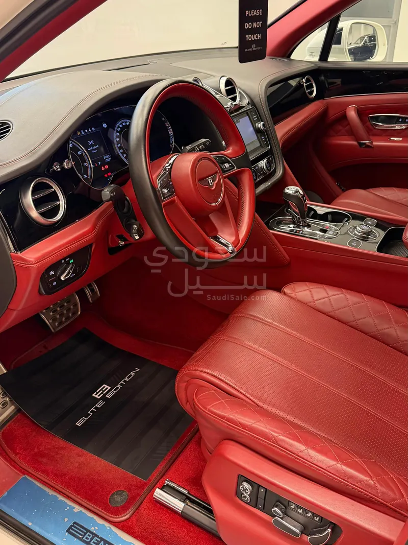 2018 بنتلي بنتايجا الاصدار الاسود