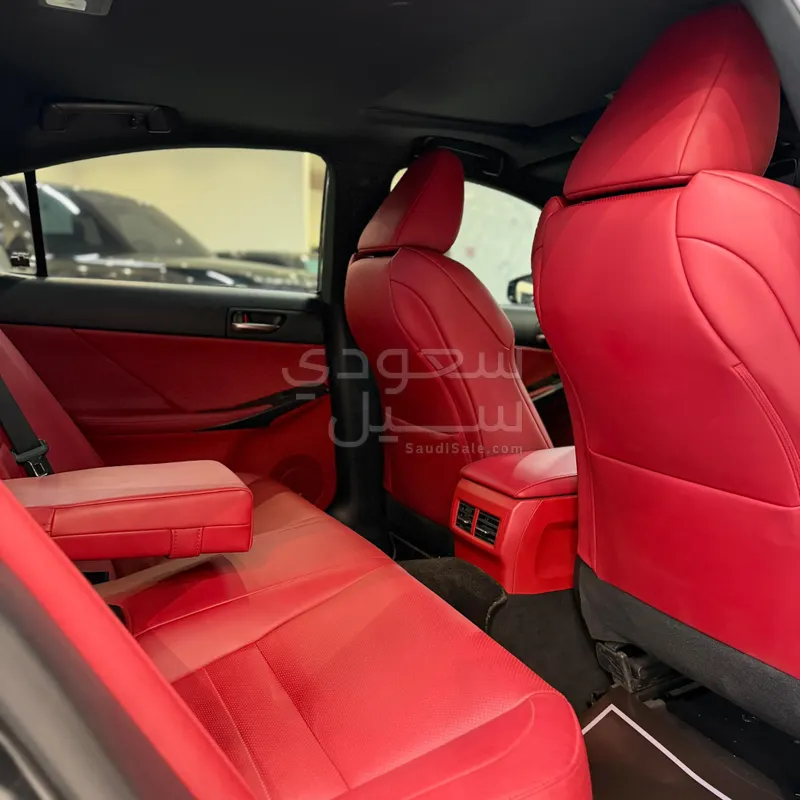 2024 لكزس آي إس 350 إف