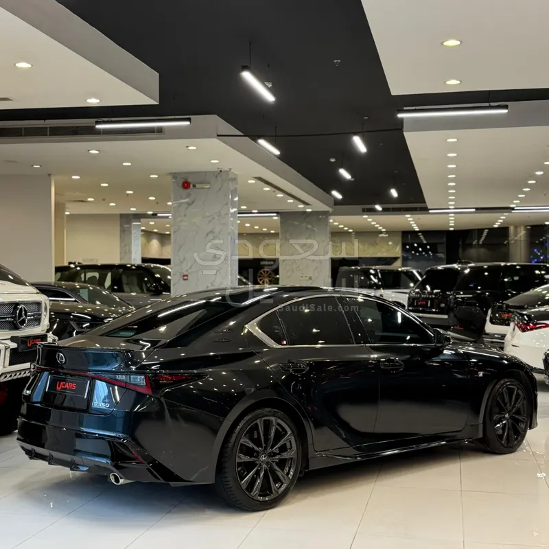 2024 لكزس آي إس 350 إف