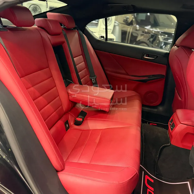 2024 لكزس آي إس 350 إف