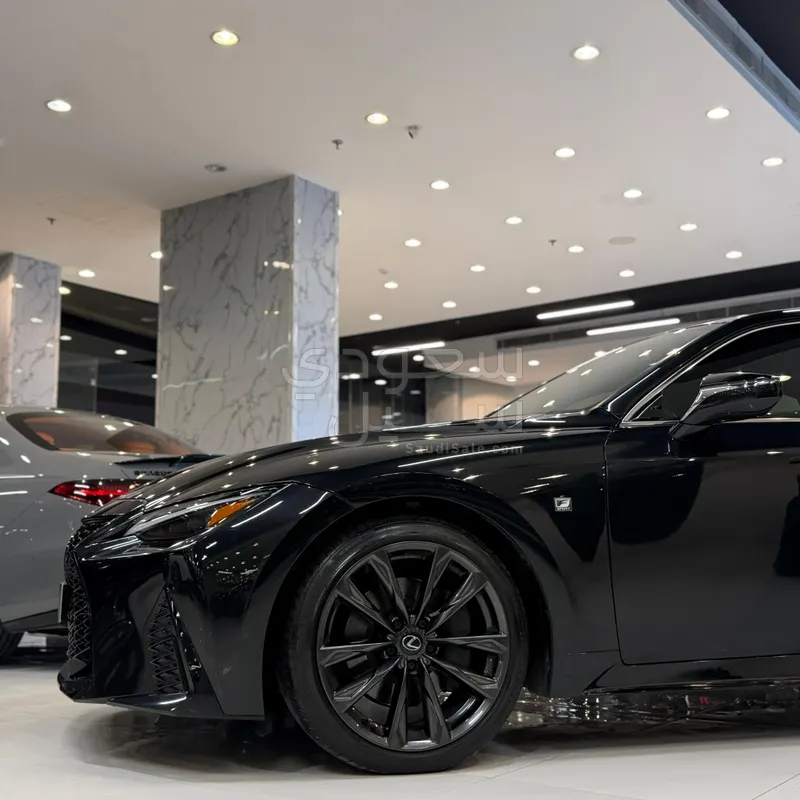 2024 لكزس آي إس 350 إف