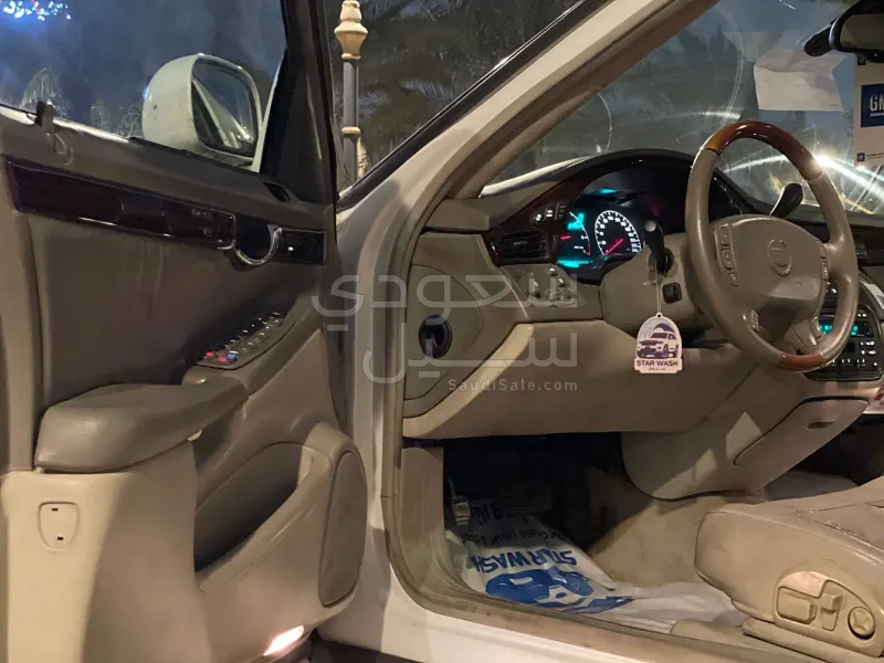 2005 كاديلاك ديفيل