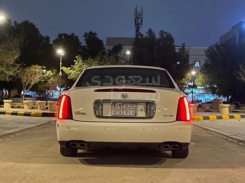 2005 كاديلاك ديفيل