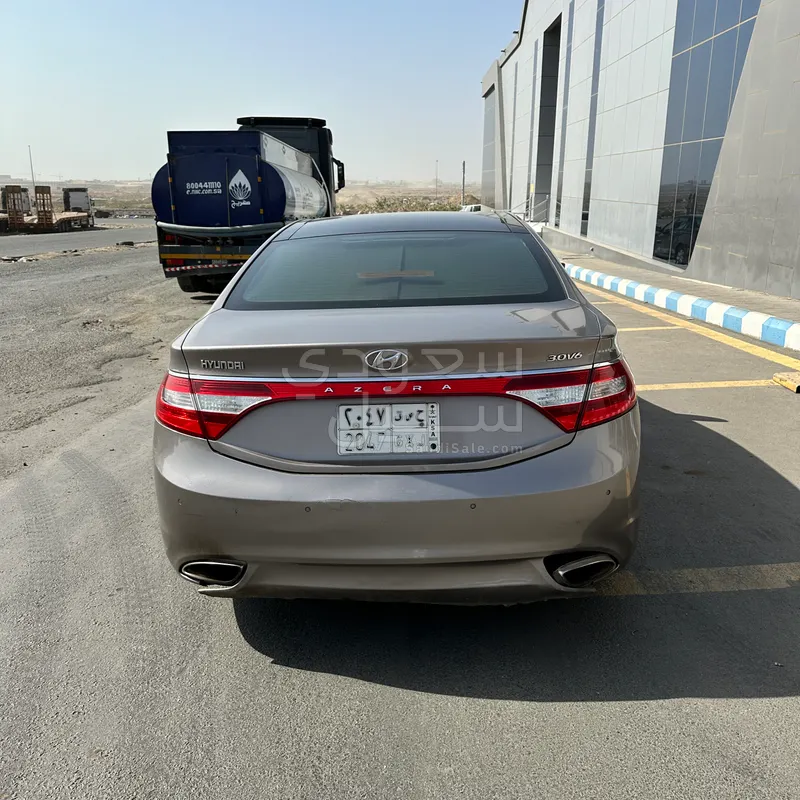 2014 هيونداي ازيرا كاليجرافي