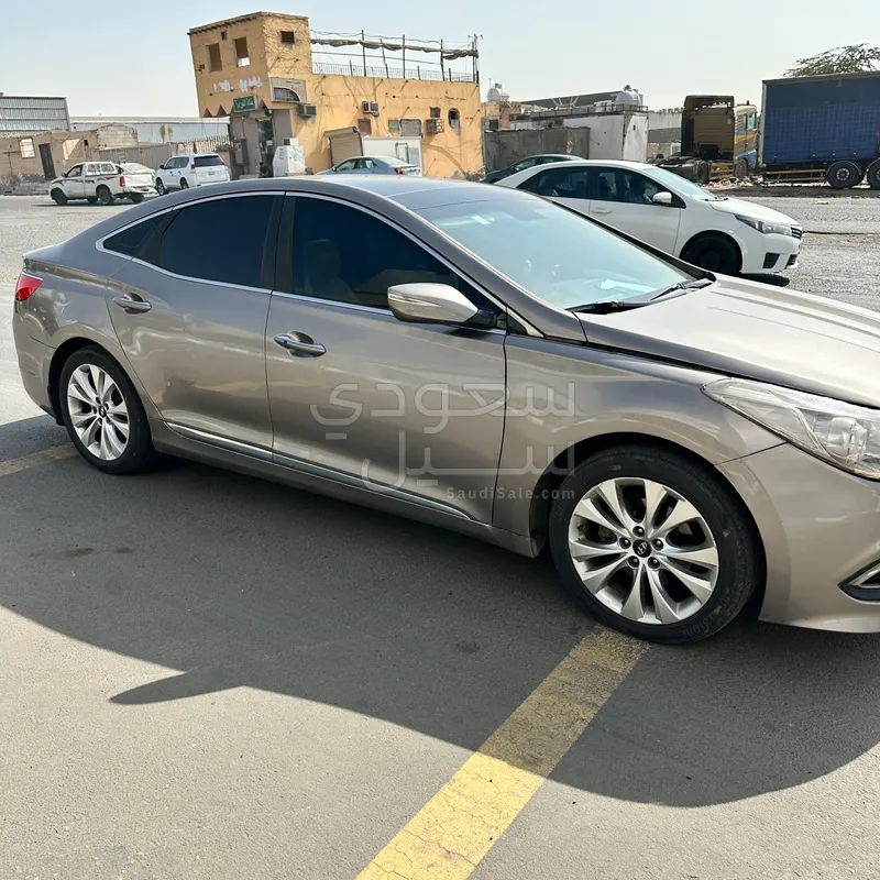 2014 هيونداي ازيرا كاليجرافي