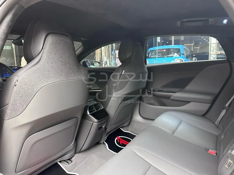 2025 لوسيد اير بيور