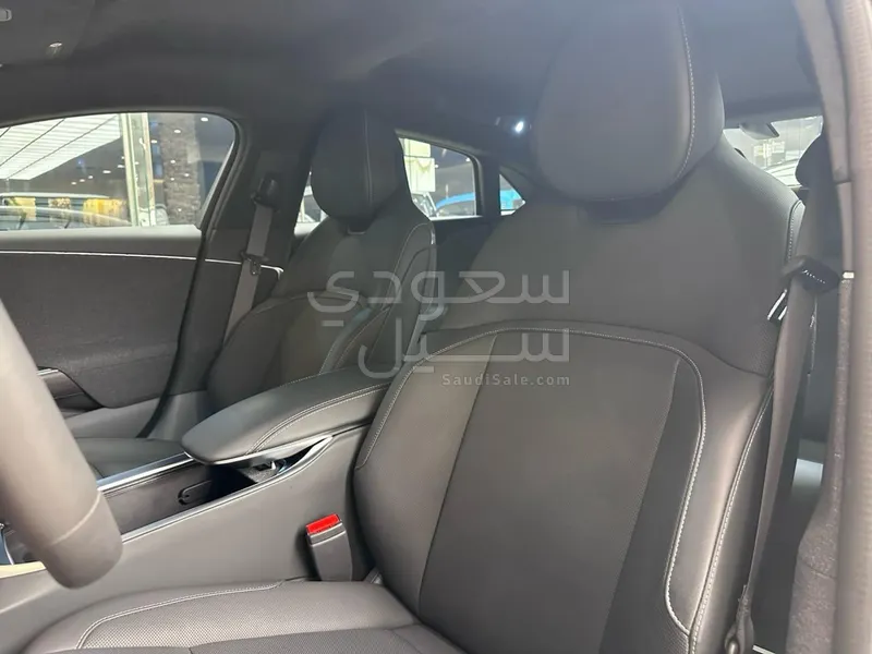 2025 لوسيد اير بيور