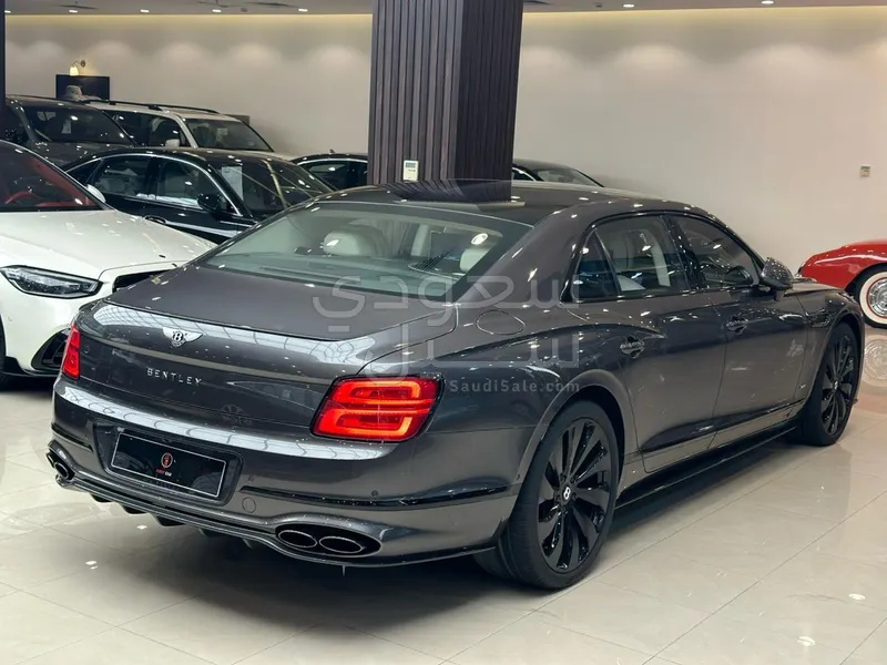 2022 بنتلي كونتيننتل فلاينج سبير