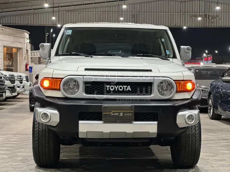 2022 تويوتا اف جي كروزر 1
