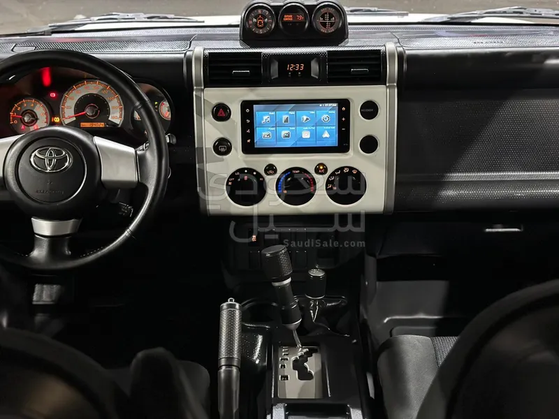 2022 تويوتا اف جي كروزر 1