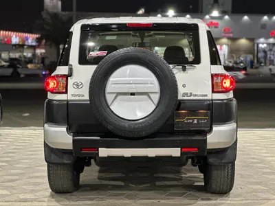 2022 تويوتا اف جي كروزر 1