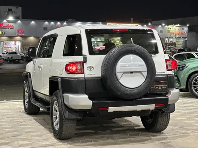 2022 تويوتا اف جي كروزر 1