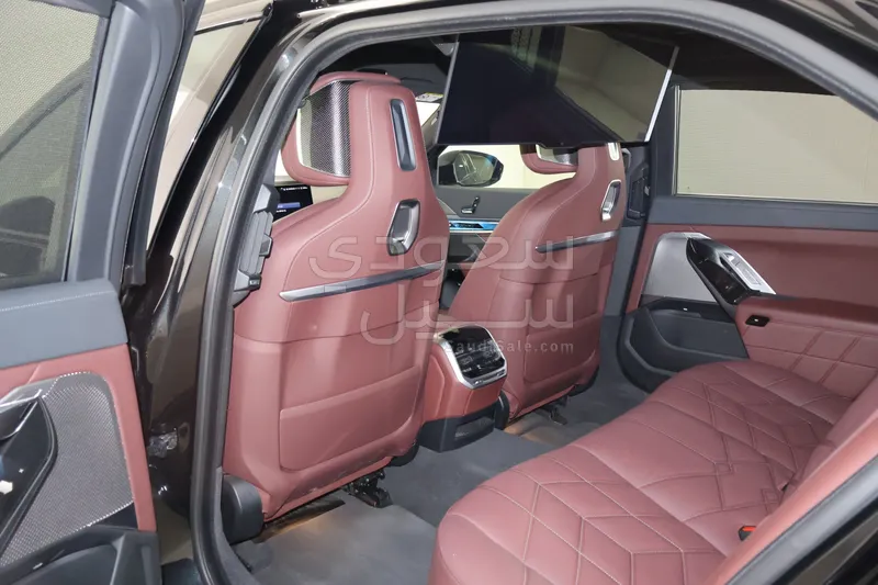 2024 بي ام دبليو الفئة السابعة 735أي