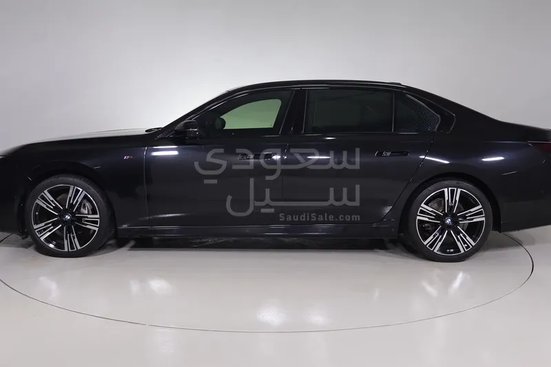 2024 بي ام دبليو الفئة السابعة 735أي