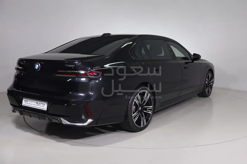 2024 بي ام دبليو الفئة السابعة 735أي