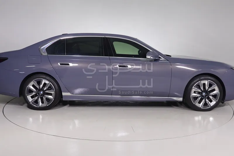 2025 بي ام دبليو الفئة السابعة 740أي