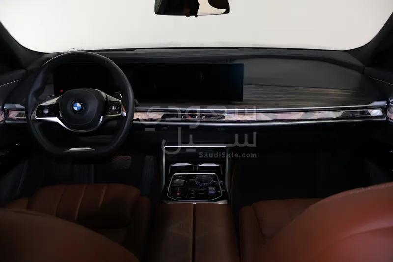 2025 بي ام دبليو الفئة السابعة 740أي