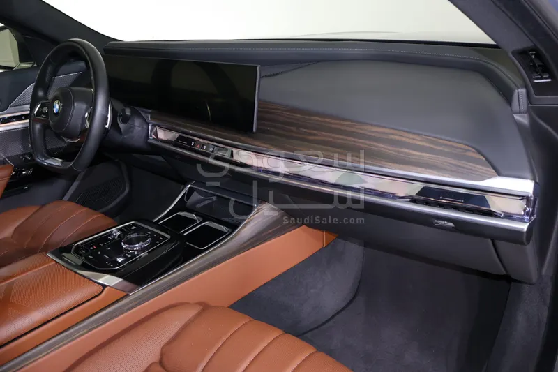 2025 بي ام دبليو الفئة السابعة 740أي