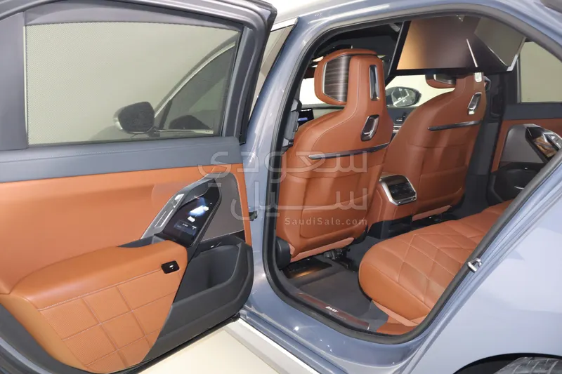 2025 بي ام دبليو الفئة السابعة 740أي