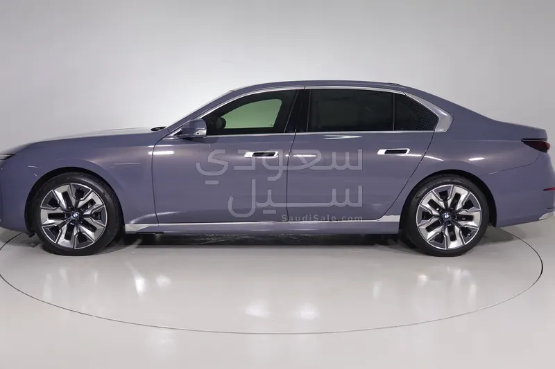 2025 بي ام دبليو الفئة السابعة 740أي
