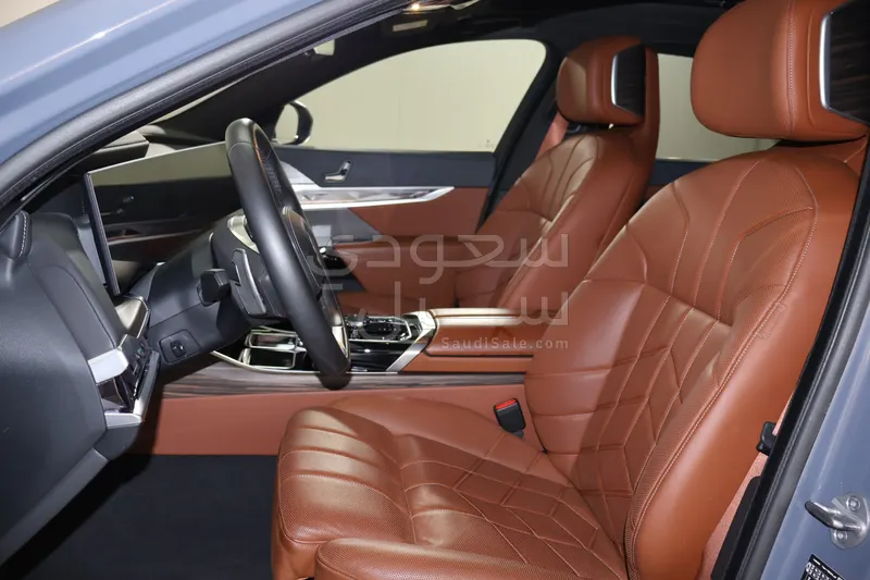 2025 بي ام دبليو الفئة السابعة 740أي