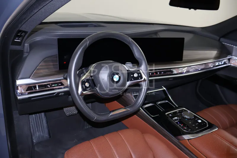 2025 بي ام دبليو الفئة السابعة 740أي