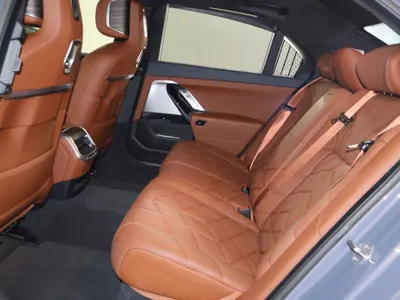 2025 بي ام دبليو الفئة السابعة 740أي