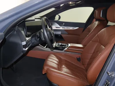 2025 بي ام دبليو الفئة السابعة 740أي