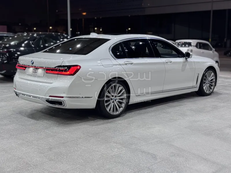 2020 بي ام دبليو الفئة السابعة 730 إل أي