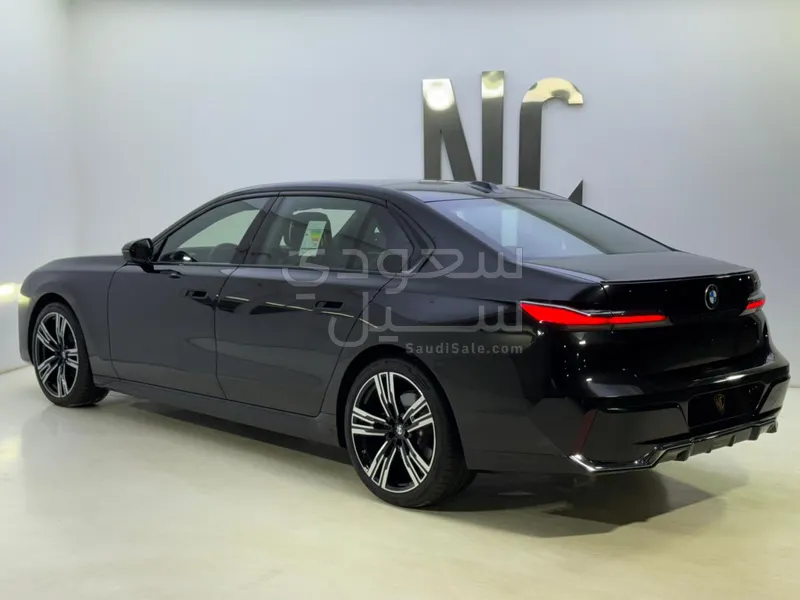 2026 بي ام دبليو الفئة السابعة 735أي