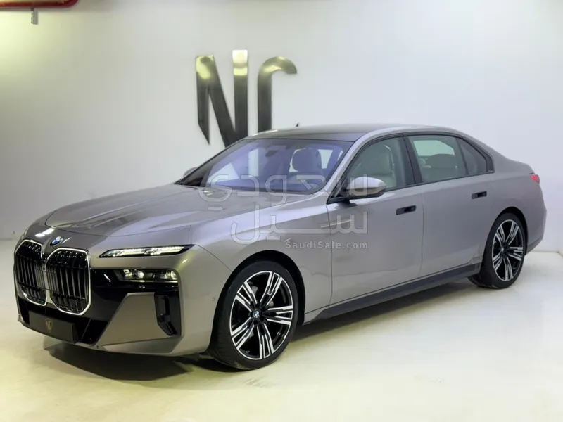 2026 بي ام دبليو الفئة السابعة 735أي
