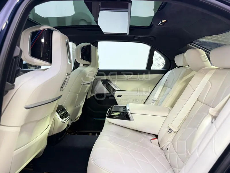 2026 بي ام دبليو الفئة السابعة 735أي