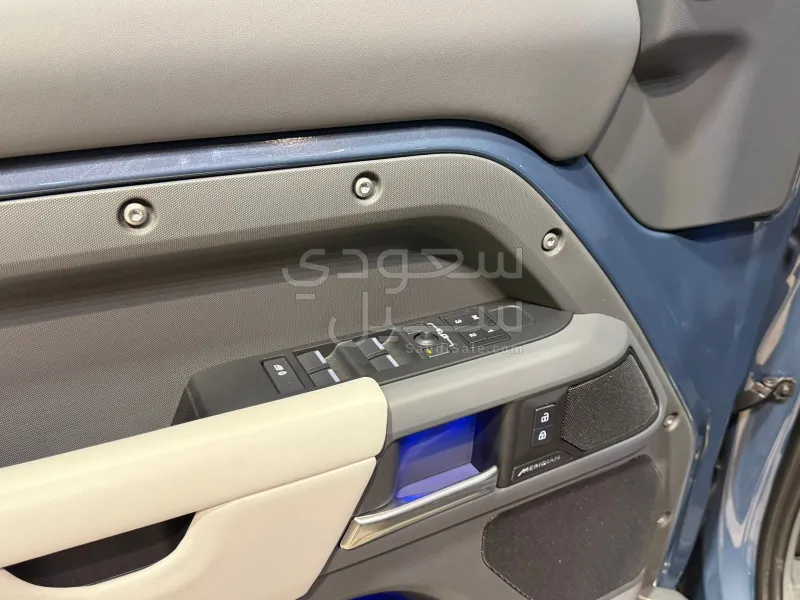 2025 لاند روفر ديفيندر اس اي