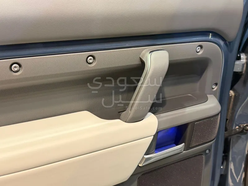 2025 لاند روفر ديفيندر اس اي