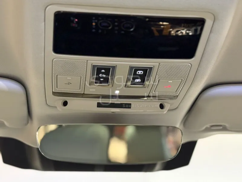 2025 لاند روفر ديفيندر اس اي