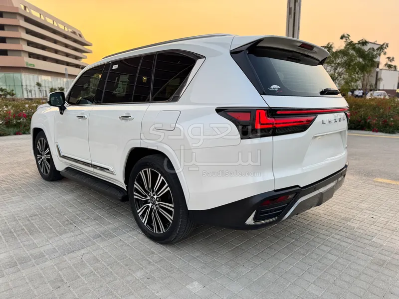 2024 لكزس إل إكس 600