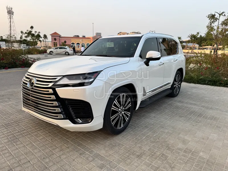 2024 لكزس إل إكس 600