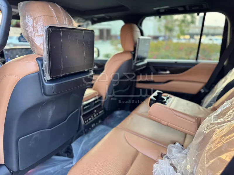 2024 لكزس إل إكس 600