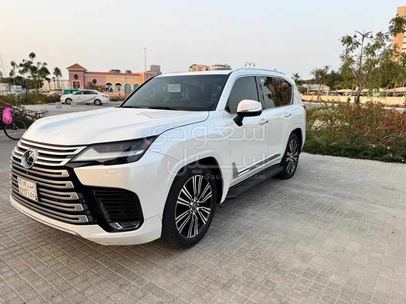 2024 لكزس إل إكس 600