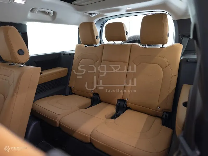 2023 لاند روفر ديفيندر 110