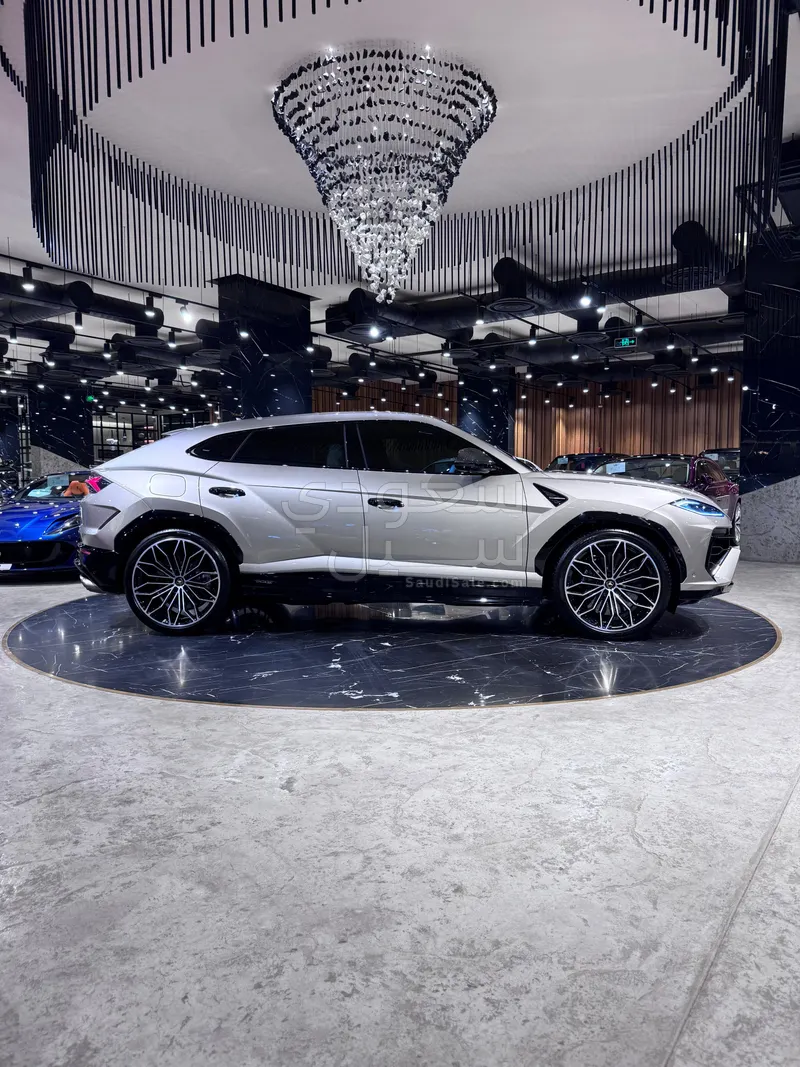 2025 لمبرجيني اوروس