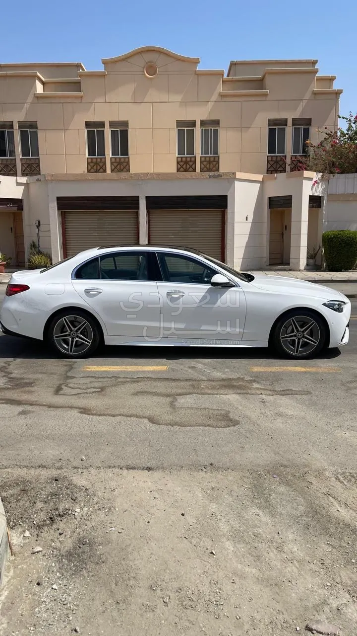 2025 مرسيدس - بنز سي 200 أي إم جي