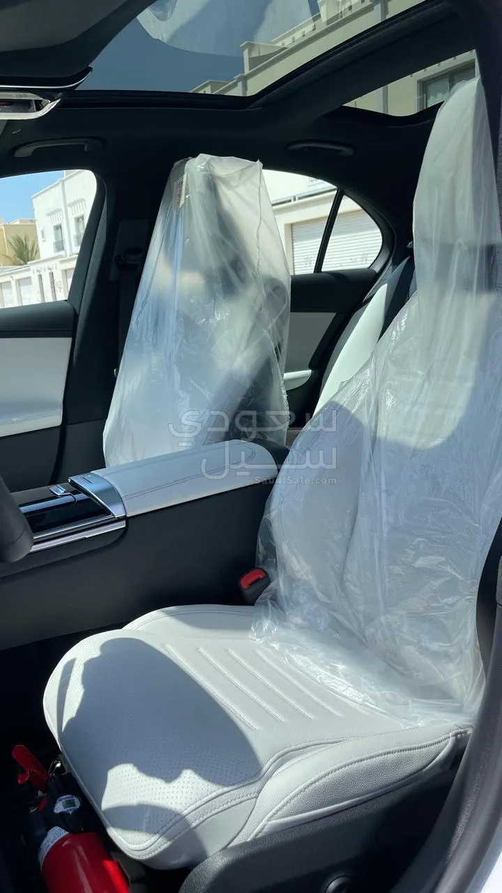 2025 مرسيدس - بنز سي 200 أي إم جي