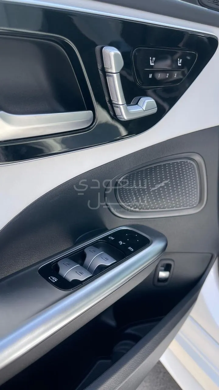 2025 مرسيدس - بنز سي 200 أي إم جي