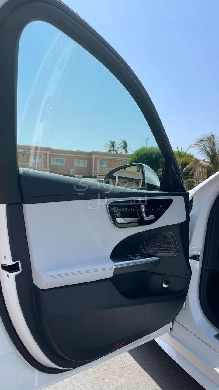 2025 مرسيدس - بنز سي 200 أي إم جي