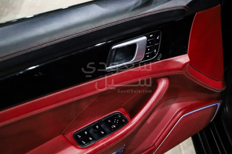 2018 Porsche Panamera 4S