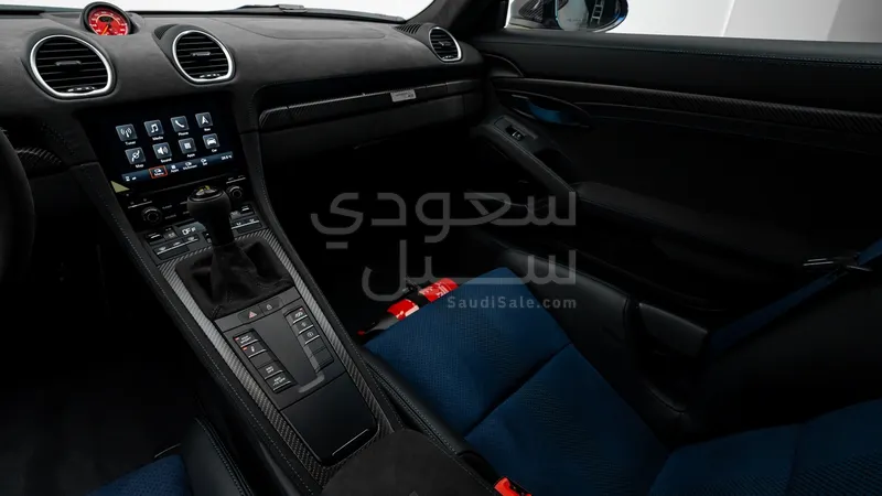 2022 Porsche Cayman GT4 RS